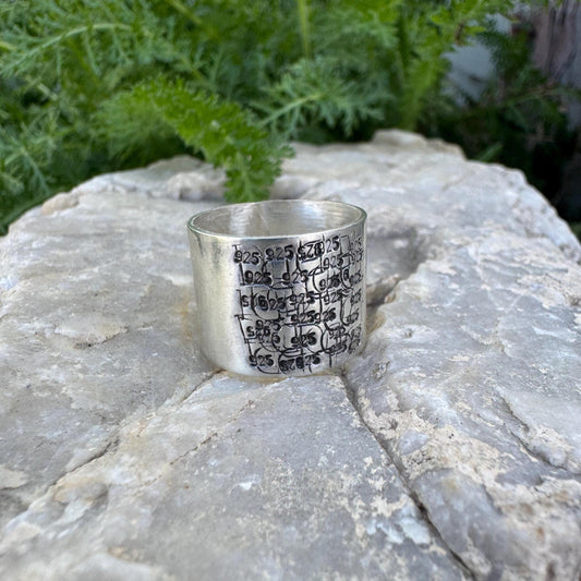 sterling silver 925 pattern ring (size 7.5)
