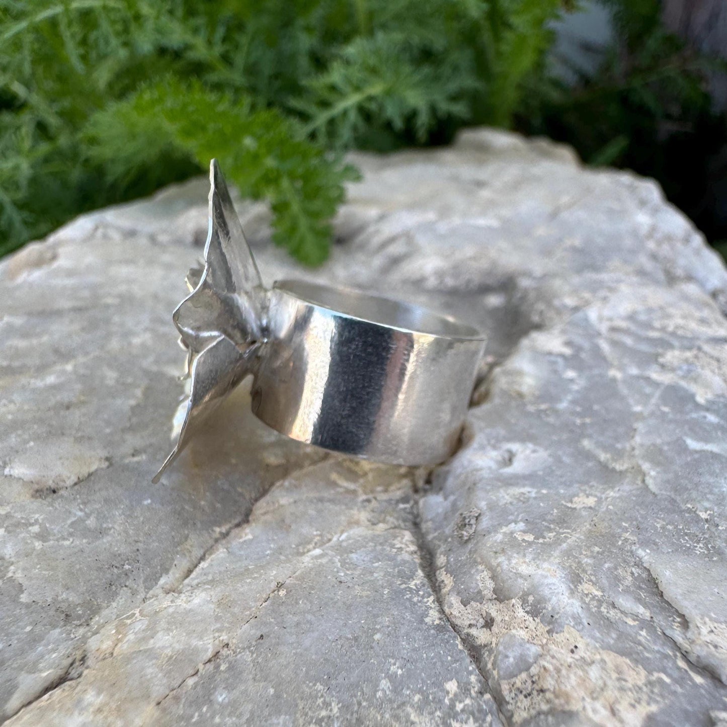 sterling silver large (magnolia-ish) flower ring (size 6)
