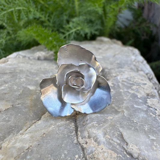sterling silver large (magnolia-ish) flower ring (size 6)